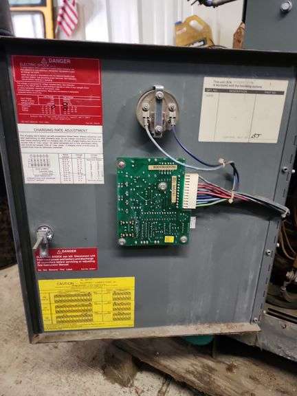 Hobart 36 Volt Battery Charger - unsure of operation - see description