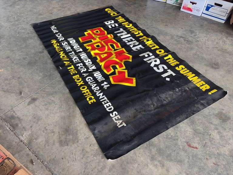 Dick Tracy Movie Banner - 80”L x 45”H image