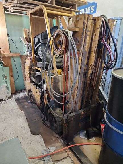 Allison-Chalmers Fork Lift - 4209 Hours - Does not run  - see description image