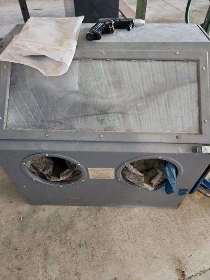 Central Pneumatic Abrasive Blast Cabinet image
