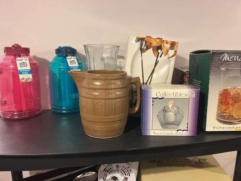 Shelves Softgoods Baskets misc contents of wall