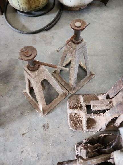Floor Jack, Barn Jack, Jack Stands and Multipurpose 2 Cyclinder Jack (needs oil)