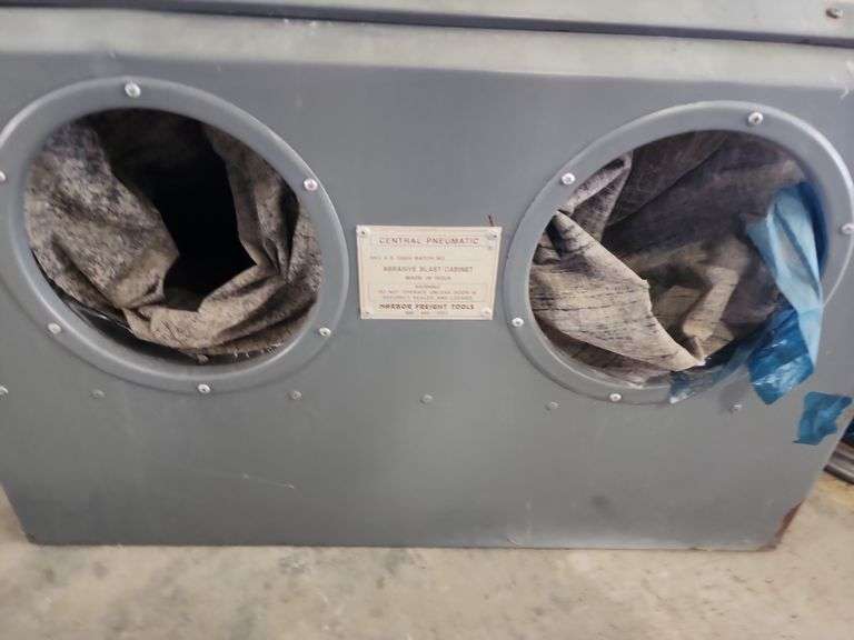 Central Pneumatic Abrasive Blast Cabinet