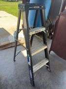 4ft Fiberglass Stepladder