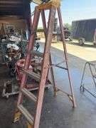 6ft Fiberglass Stepladder - cracked frame