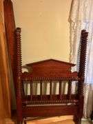 Twin Size Spindle Bed