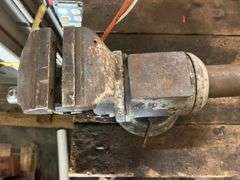 Table Vise size unknown buyer must remove