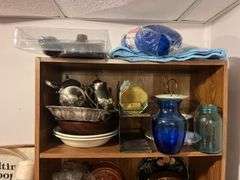 Shelves Softgoods Baskets misc contents of wall