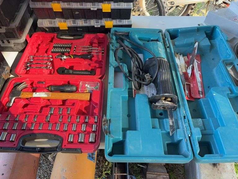 Makita Reciprocating Saw and Tool Kit image
