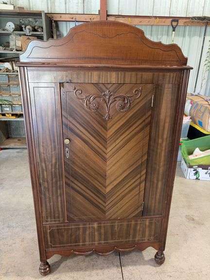 Armoire 66”x36”20” image