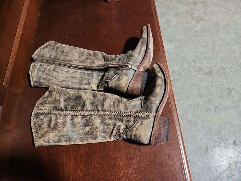 Size 7 Genuine Leather Boots image