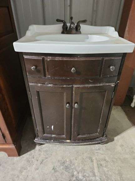 Single Bowl Sink and Vanity Cabinet 26"x33"x19" image