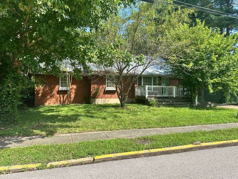 3BEDROOM, 2FULL BATH BRICK RANCH REAL ESTATE AUCTION, NEAR BEREA COLLEGE image
