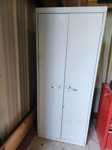 Metal Shop Cabinet 30"x15"x72" (no keys) image