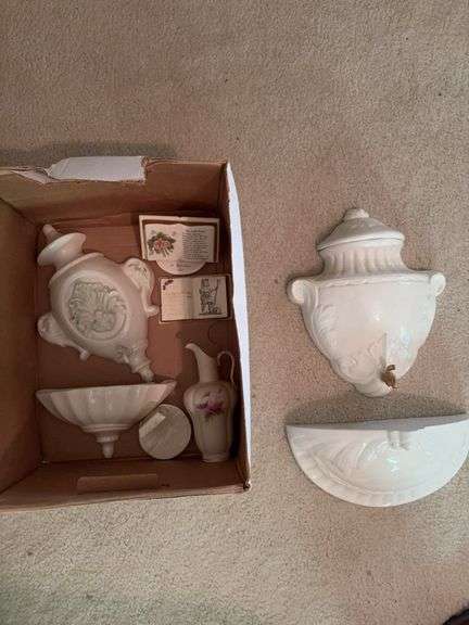 Sconce and Home Decor image
