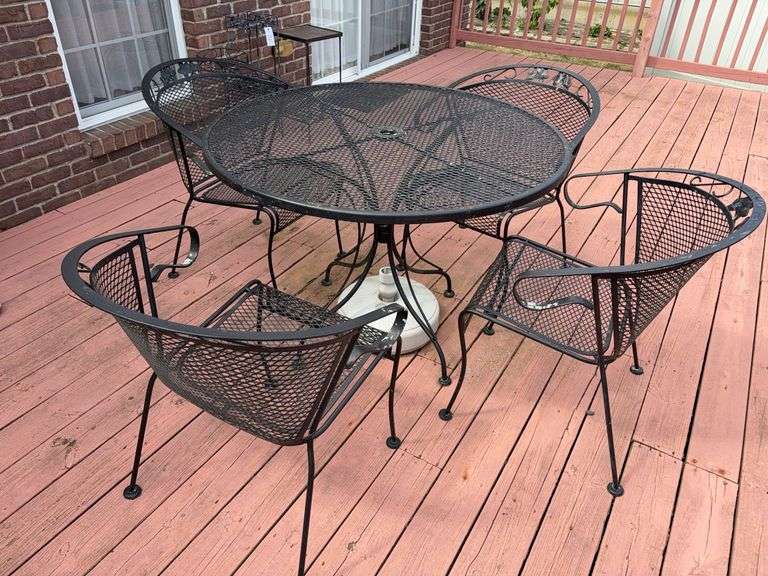 Round Metal Patio Table 42”D and 4 Chairs image