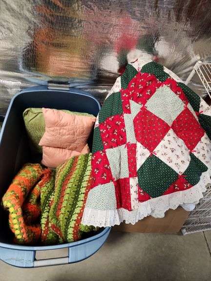 Quilted Tree Skirt, Afghans, and Throw Pillows image