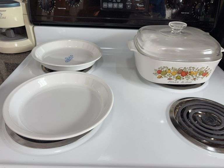 Corningware Baking Dish and Pie Plates image