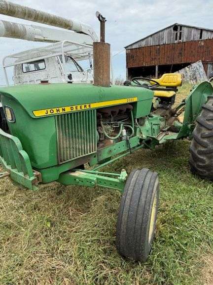 John Deere 2020 tractor, 8,019 Hours image