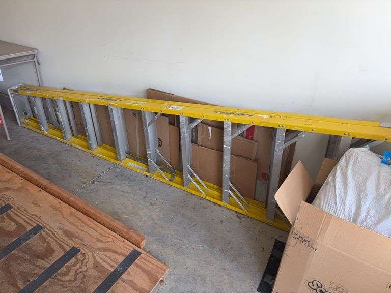 Werner 10’ Fiberglass Step Ladder image