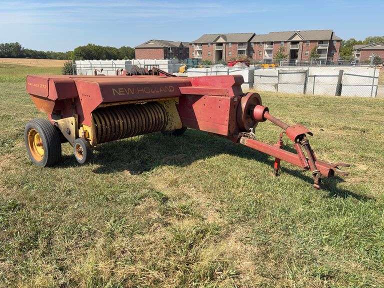 New Holland Hayliner 273 Square Baler - SN 426482 image