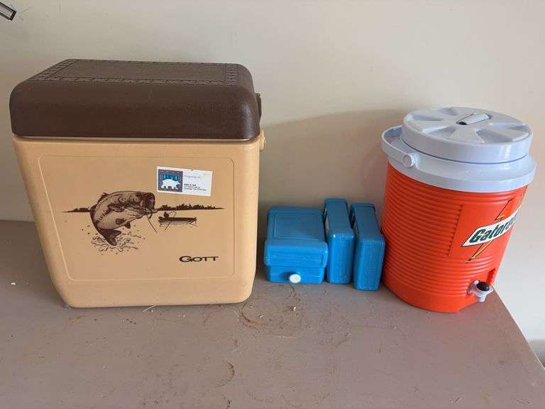 Gott Cooler, Gatorade Cooler and Freezer Packs image