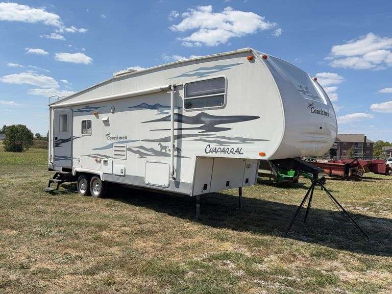 2004 Chaparral Coachmen 276RLS 5th Wheel Camper - VIN 1TC3B054X41310308 image