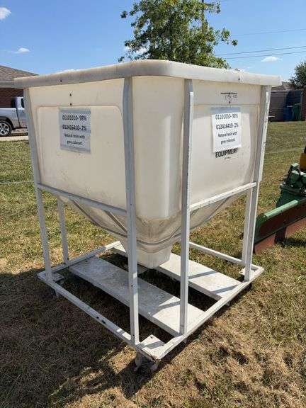 1,400lb Poly Tank on Rolling Frame image