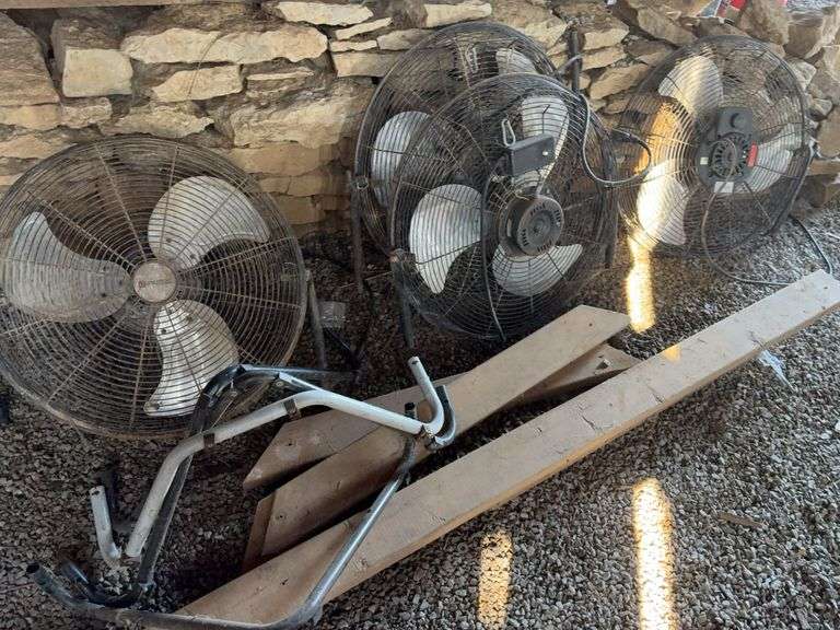 4 Utilitech 20” Fans image