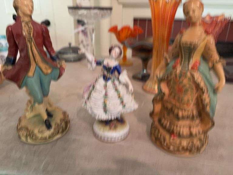 Colonial Figurines image