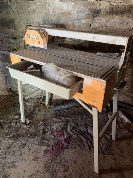 Chicago Electric Wet Saw - unsure of operation image
