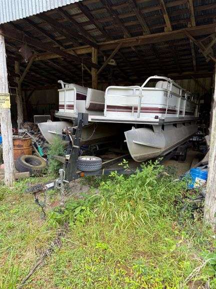 SunTracker 21 Foot Party Barge image