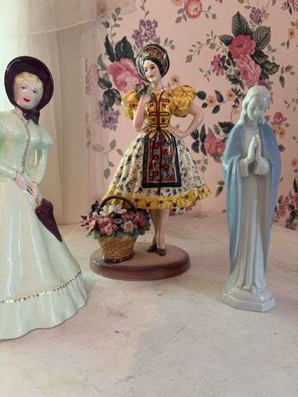Ceramic Figurines Mary and Ladies image