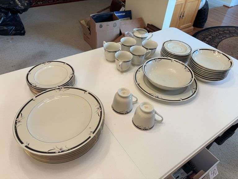 Mansfield China Regency Collection China Set - incomplete- some chipped image