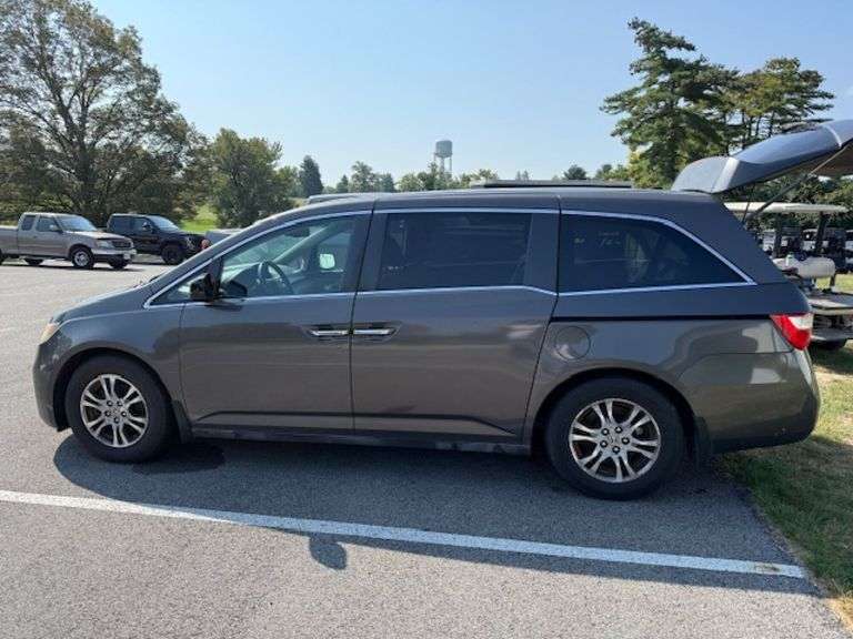 2012 Honda Odyssey Van 197,000 miles image