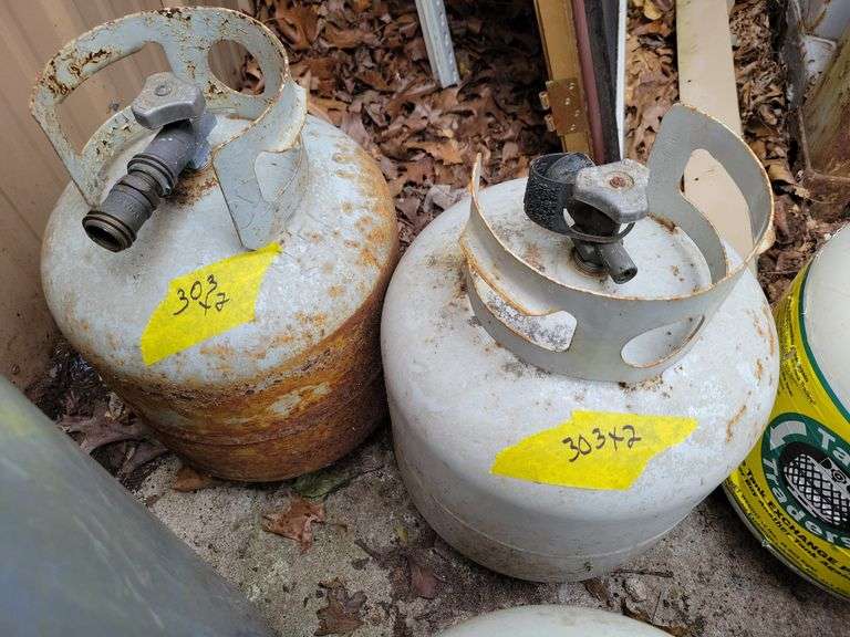 Propane tanks image