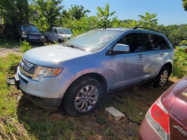 Ford SUV image