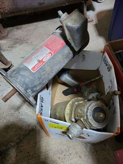 hydraulic cylinders image