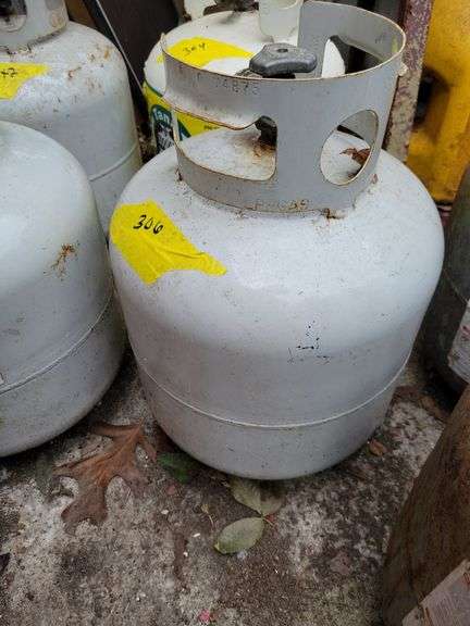 Propane tanks image