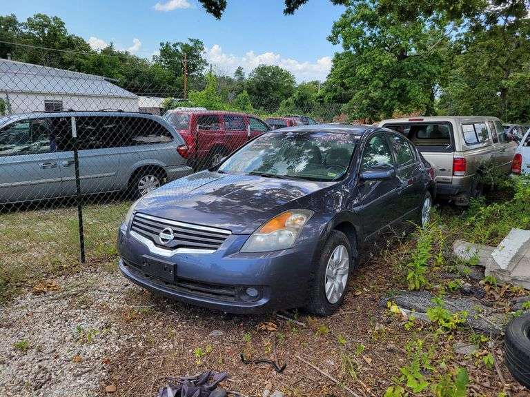 Nissan Altima image