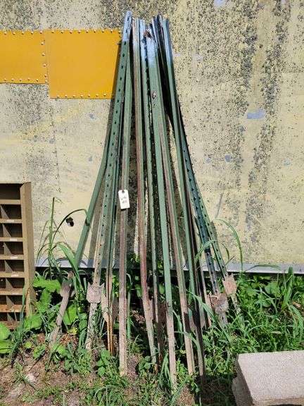Fencing posts image
