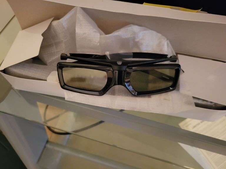 3D Glasses image