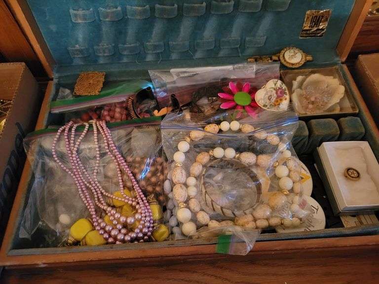 Jewelry image