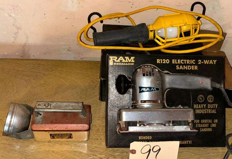 RAM MEDALLION R120 ELECTRIC 2 WAY SANDER IN ORIGINAL PACKAGING, DROP CORD SHOP LIGHT, VINTAGE HUNTER RAY-O-VAC