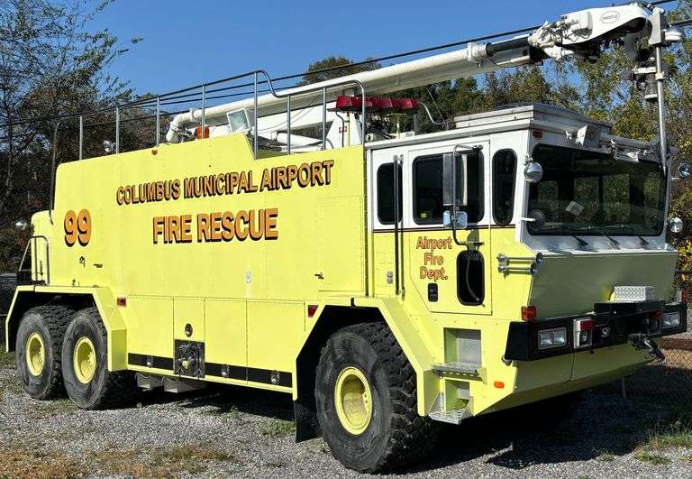 1993 OSHKOSH T-3000 AIRPORT EMERGENCY VEHICLE (REMANUFACTURED 2002) W/ APPROX. 17,000+ MILES - STARTS AND RUNS WELL, TITLE AVAILABLE - VIN: 10T9L5EH9P1046324