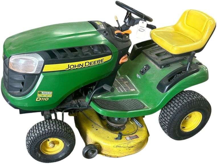 JOHN DEERE D110 RIDING LAWNMOWER - GREAT CONDITION - JUST OVER 265 HOURS
