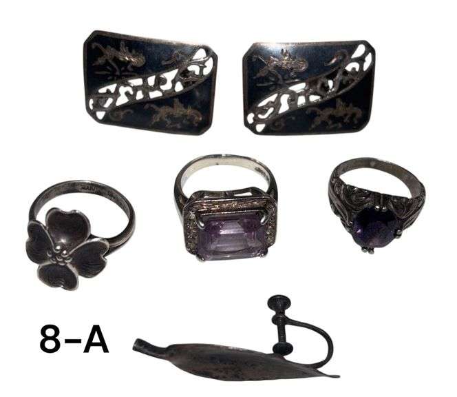 STERLING SILVER LOT: 3 RINGS (2 WITH PURPLE AMETHYST STYLE STONES), 1 ODD EARRING - PAIR OF EARRINGS WEIGHS 22 GRAMS/0.71 TROY OZ image