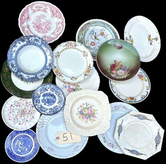 APPROX. 32 CHINA PLATES AND PLATTERS TO INCLUDE F.C. CO., ROYAL STAFFORDSHIRE, HOMER LAUGHLIN, JOHN MADDOCK & SONS ROYAL VITREOUS “BOMBAY”, JOHNSON BROS. DEVONSHIRE, WOODS IVORY WARE, AND MANY MORE image