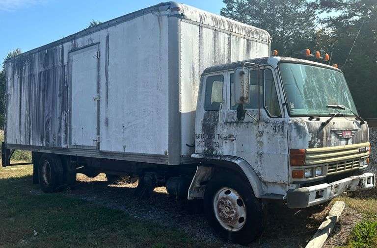HINO DIESEL FD BOX TRUCK AS-FOUND/NON-RUNNING, NO TITLE - BOX APPROX. 8’ X 24’ image