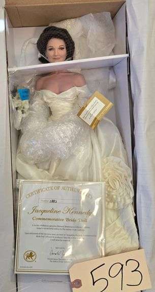 “JACQUELIN KENNEDY” PORCELAIN ASHTON-DRAKE DOLL APPROX. 16.5” image